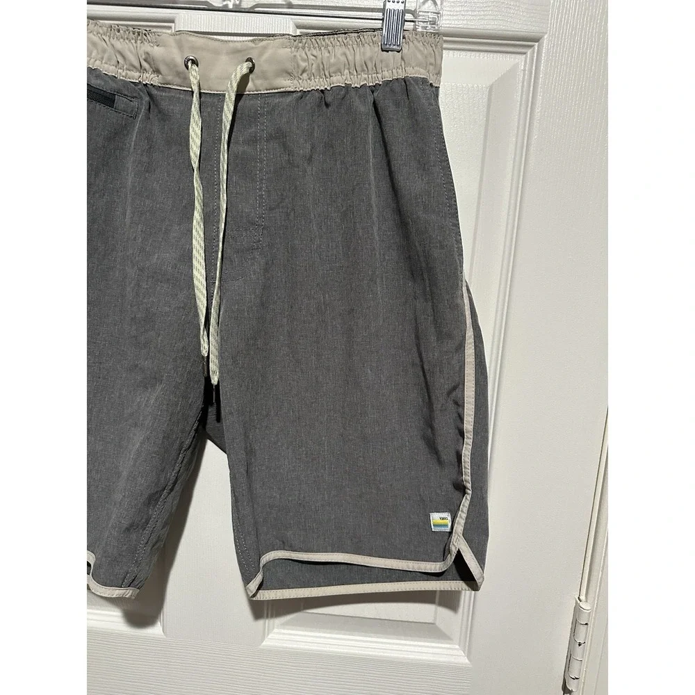Vuori Banks Shorts Mens M Gray 14.5